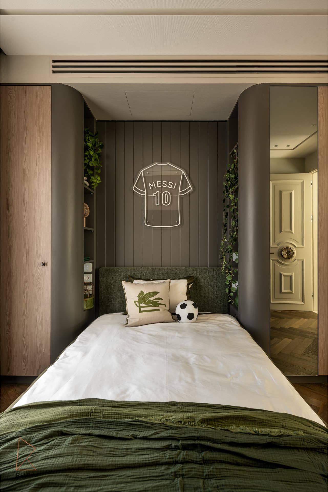 Kids bed set in an alcove between curved grey columns with ribbed wall panels and trailing plants in The Last Supper